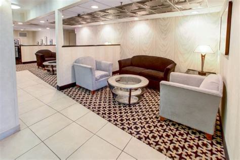 COMFORT SUITES $117 ($̶1̶3̶6̶) .